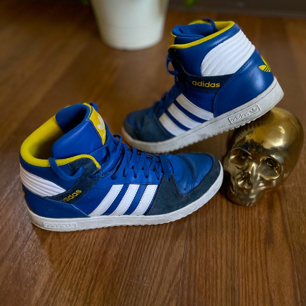 Vintage Adidas Blue mid shoes